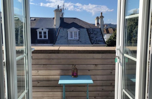 Eastbourne Seafront Apartment | Dress Circle