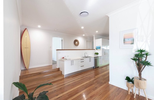 Swansea House | Drift by the Bay - Sleeps 8, minutes to everything