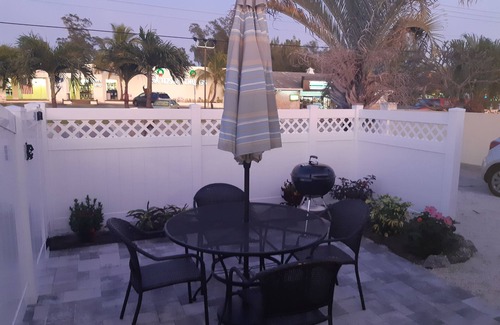 Siesta Key Cottage | Drift Inn A, Heated Pool, Beach and Amenities, 2-3 min walk.