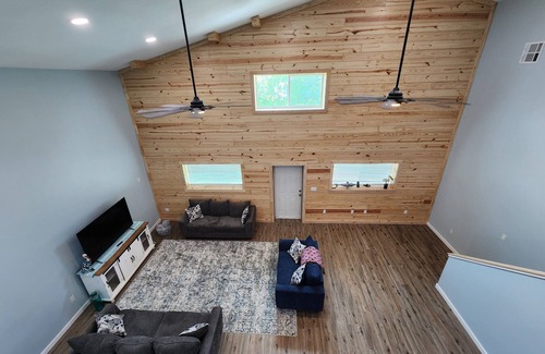 Long Mott House | Driftaway Barndo is steps to Seadrift fishing pier
