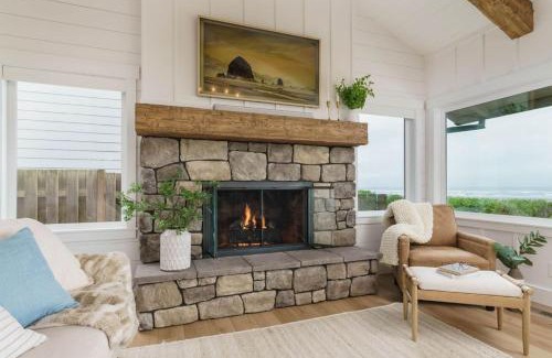 Tolovana Park House | Driftaway by AvantStay Direct Cannon Beach Access w Stunning Views