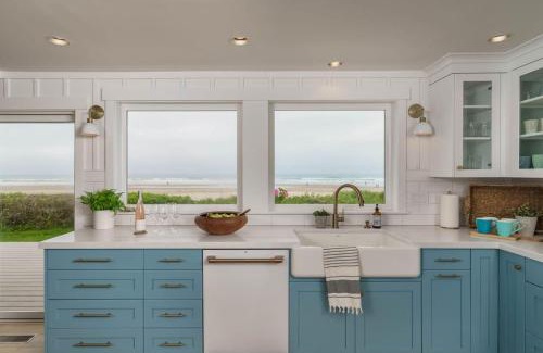 Tolovana Park House | Driftaway by AvantStay Direct Cannon Beach Access w Stunning Views