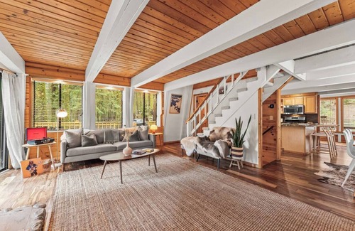 Tahoe Pines Cabin | Drifthaus | Firepit, Deck & BBQ!