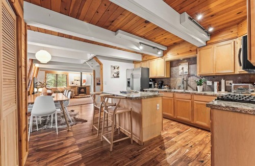 Tahoe Pines Cabin | Drifthaus | Firepit, Deck & BBQ!