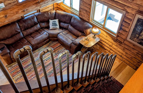 Lone Rock Cabin | 🌲Driftless Chalet🌲 Secluded 2BR cabin on 5 wooded acres