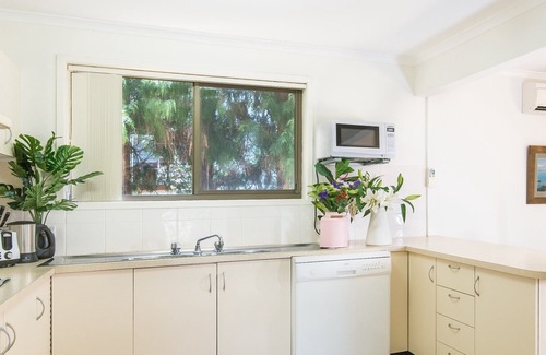 Vincentia House | Driftwood - Beachfront location, pet friendly, families