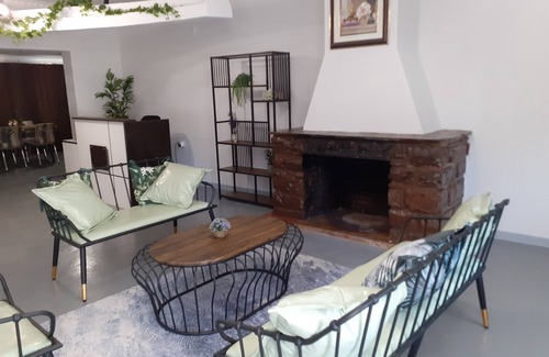 Lobatse Bed & Breakfast | Driftwood Boutique Bed and Breakfast