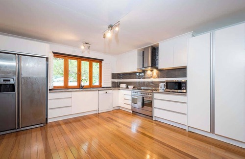 Burleigh Heads House | Driftwood By Khove Su