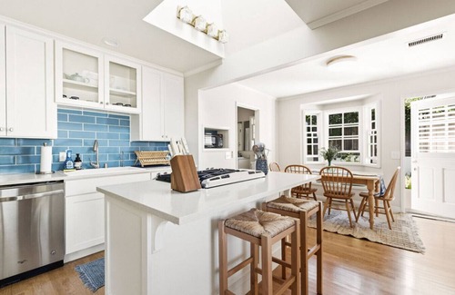 East Mesa House | Driftwood Club - 5bd, BBQ, Minutes from Beach