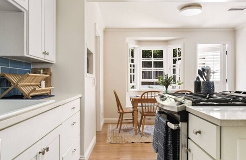 East Mesa House | Driftwood Club - 5bd, BBQ, Minutes from Beach