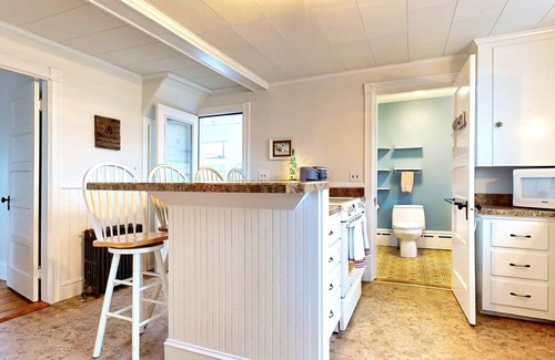 Pine Point House | Driftwood Cottage by Bayley Vacation Rentals