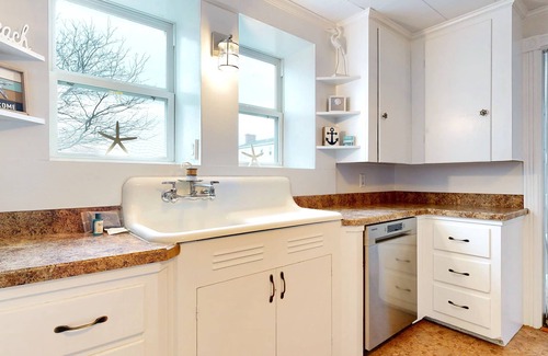 Pine Point House | Driftwood Cottage by Bayley Vacation Rentals