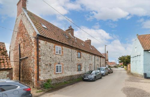 Holme House | Driftwood Cottage pets go free WiFi included