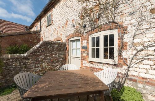 Holme House | Driftwood Cottage pets go free WiFi included