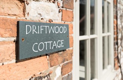 Holme House | Driftwood Cottage pets go free WiFi included