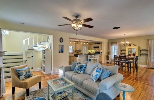 Gillespie Park House | Driftwood House: Historical Elegance Modern Comfort