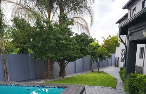 Greater Johannesburg Metropolitan Area Cabin | Drimz Guest House Midrand