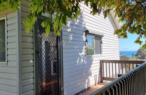 Dromana House | Dromana getaway with a view, air con and wi-fi.