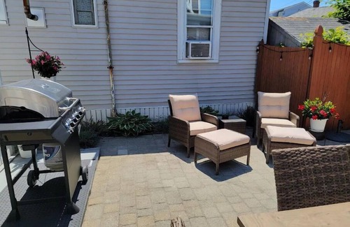 Hampton Apartment | Drop anchor in our studio only steps to the beach