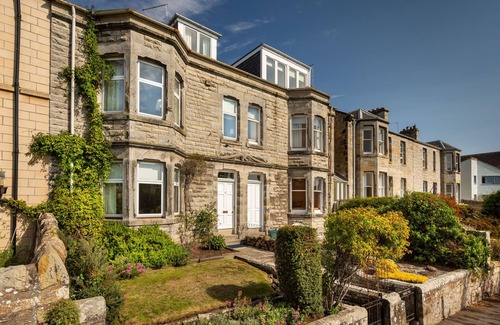 St. Andrews Apartment | Drumcarrow - a beautifully renovated, spacious and modern 5 bedroom, 3 bathroom split level townhous