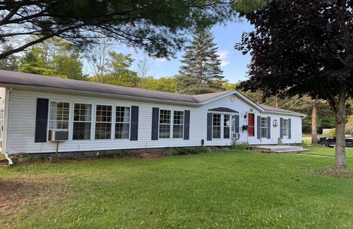 Drummond House | Drummond Island Hotel & Vacation Homes - Channel Road Charmer