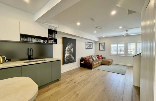 Drummoyne House | Drummoyne-DRUM8 Day Street - Spacious 3BR Townhouse with Courtyard Opposite Brett Park Near Bay Run