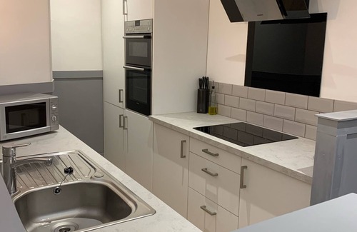 Dundee Apartment | (DS) Study or Visit
