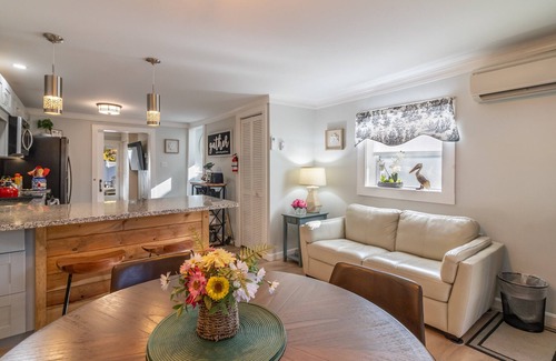 Bar Harbor House | DT Bar Harbor,2 King beds & Decks, Parks 3 small cars, Town Pickleball Ct @ Back