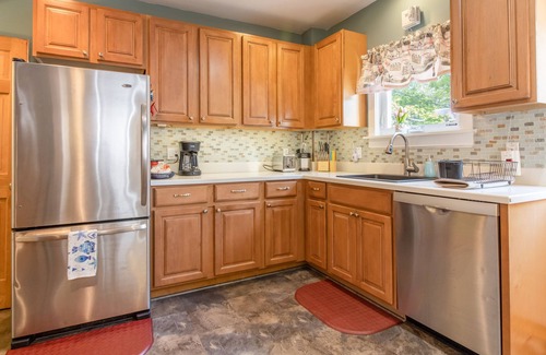 Bar Harbor House | DT BarHarbor Near YMCA ,Tennis , PickleBallCt,Athletic Field, kids playground