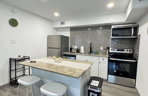 Dallas Apartment | DT Dallas 1BD LUXE Abode 5 Min from Love Field