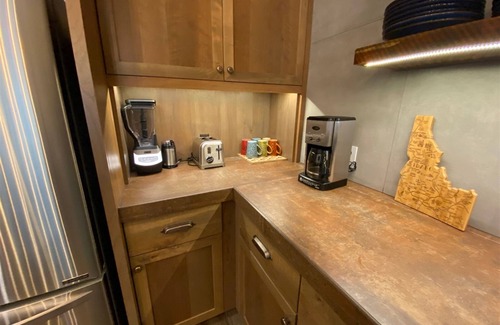 Ketchum Condo | DT Ketchum - Chill, Two-Story Getaway w/a Gourmet Kitchen - Walk Downtown & to River Run Lifts