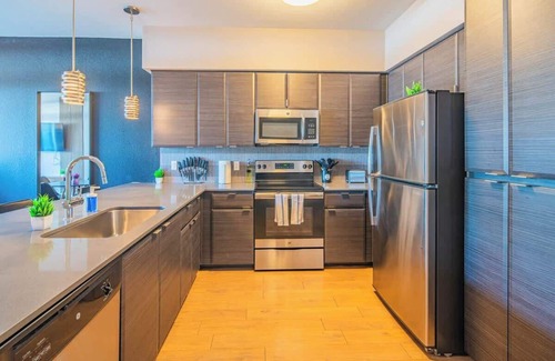 Evans Churchill Apartment | DT PHX Apt | Balcony, W/D Gym, Pool & Parking