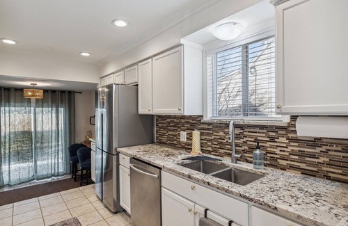 Royal Oak House | DT Royal Oak 5 Mins /King /Smart TV /Washer & Dryer