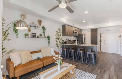 Rio Grande Apartment | DT SLC | Gym | Fire Pit | Parking | Walk Score 90