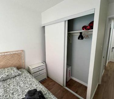 Junction Triangle House | DT Townhome 1BR steps to transit