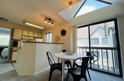 Englewood Condo | DTC One Bed Modern Gem, Pool, Gym, Comfort