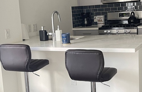 Palms Apartment | DTLA Luxury Condo with Pool, Gym, Work Pods & Conference Room