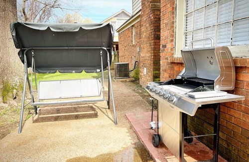 East Memphis House | Dual 9BR Memphis Getaway+Games+Backyard+PrimeLoc