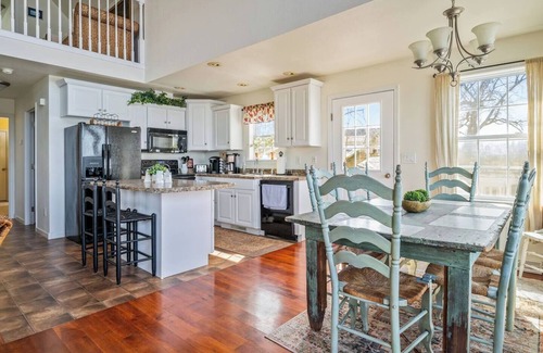 Cayuga House | Dual House | Cayuga Lake | Fire Pit | Hot Tub