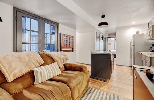 Loveland House | Dual King Suites & Game Room ~ A Gem on Turquoise St
