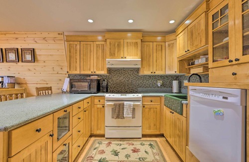 Meadow View Heights Cabin | Duck Creek Village Cabin: Ski, Hike & Fish!