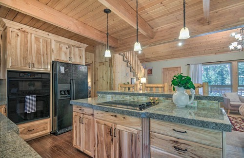 Meadow View Heights Cabin | Duck Creek Village Cabin: Hike, Ski, & Bike!
