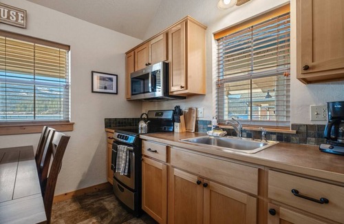 Dover Bay House | Duck N' Work - Lakefront Beach Bungalow