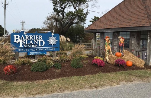 Duck Condo | Duck NC 1BR 1Bath sleeps 4 condo Barrier Island Station 8/22-8/29/20