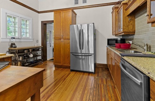Duckpond Apartment | !Duck Pond Charming 3bed 2 bath house!