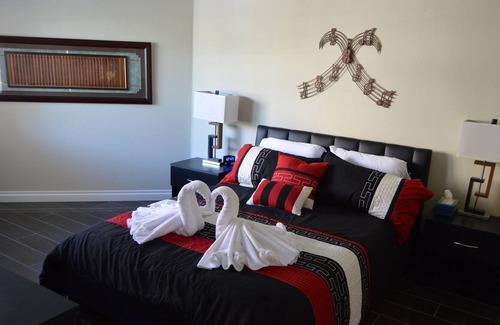 Winchester Condo | Duel Master Suit near the Las Vegas Strip & Convention Center