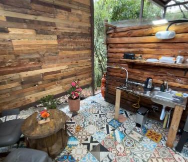 Medellin Other | Duerme En Un Avión