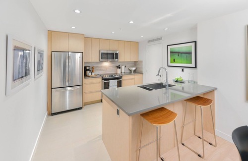 James Bay Condo | Duet Executive Stay S