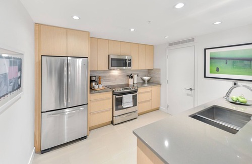 James Bay Condo | Duet Executive Stay S