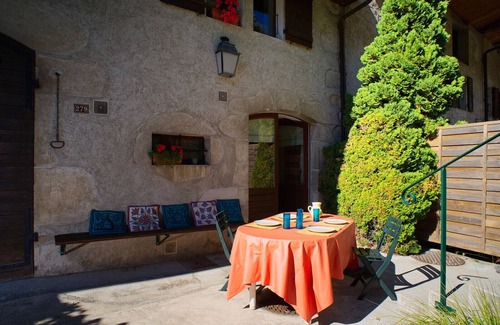 Duingt House | DUINGT, old Sheepfold, quality renovation, 100m from the lake.